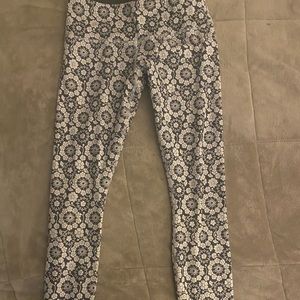 Lululemon full length pants size 6. Gray and white